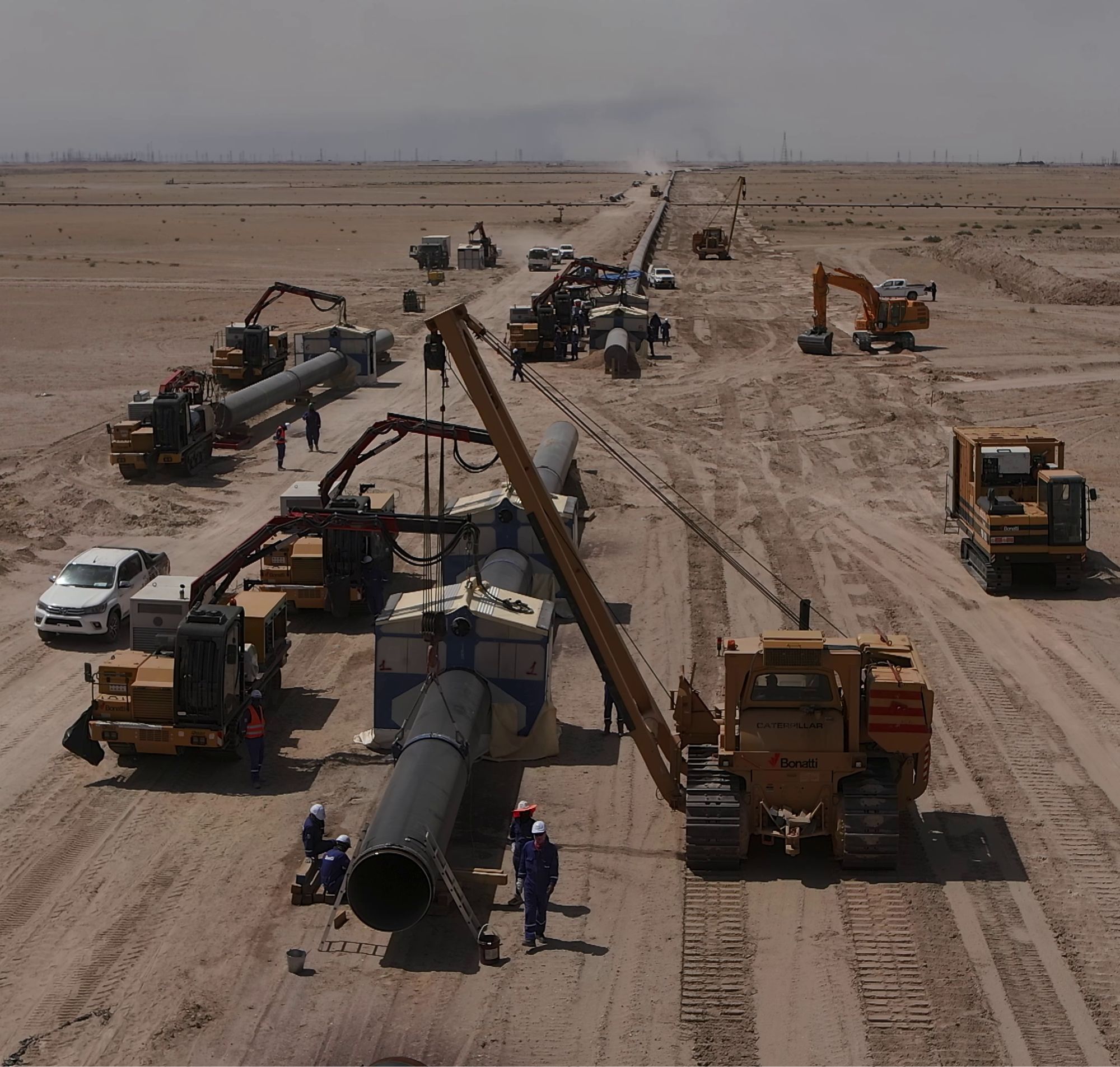 Bonatti pipeline projects, laying pipes in the desert.